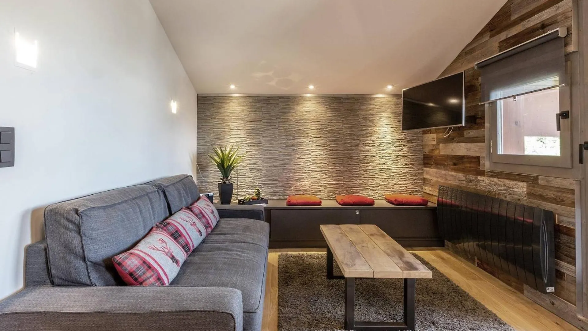 Valmorel: 2 Pieces + Cabine, Skis Aux Pieds, Wifi Inclus - Fr-1-356-223 Apartment  Valmorel